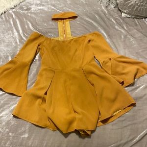 Choker long sleeve romper